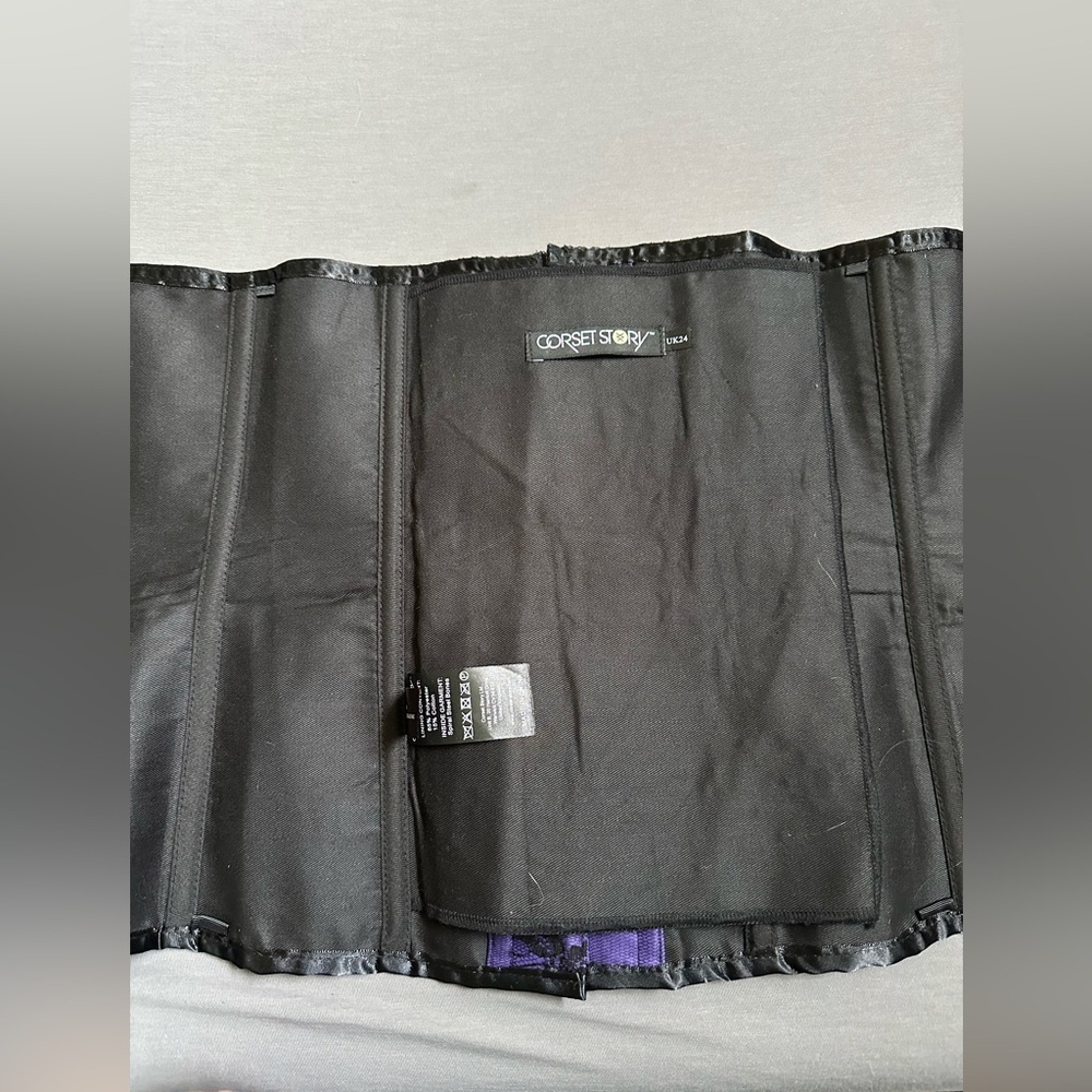 Purple and black lace overbust corset - Picture 4 of 6